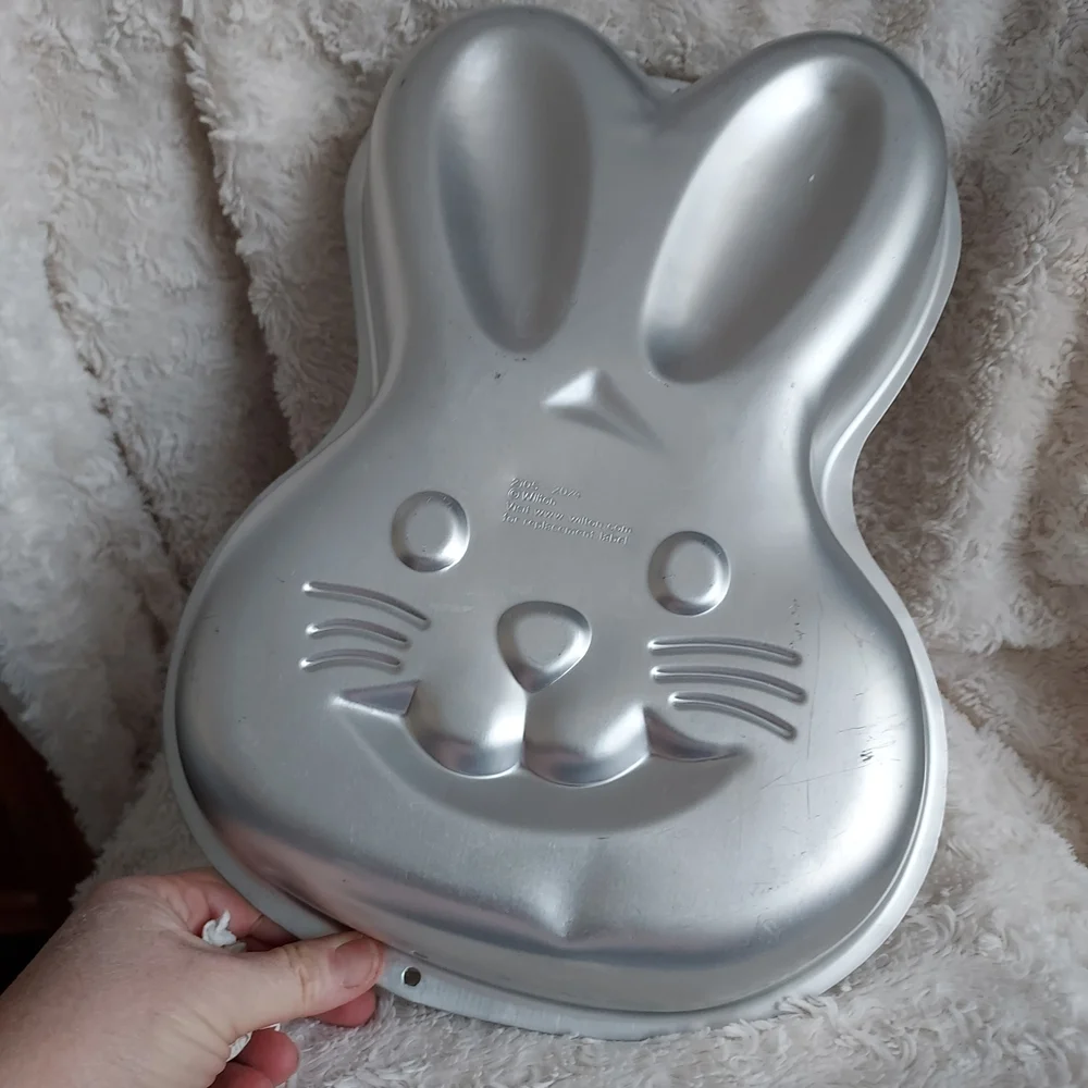 Wilton Fun Easter Bunny Face Metallic Cake Pan Holiday #2105-2084